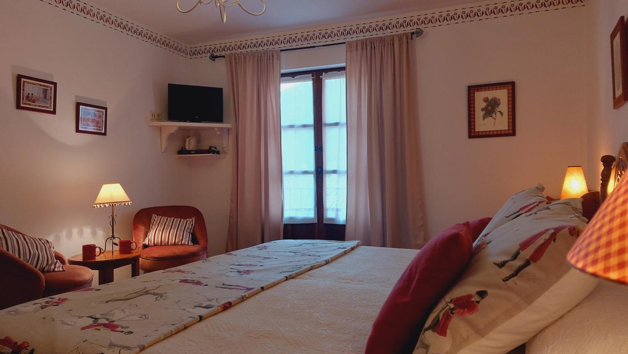 Picos De Europa Suites And Rooms Turieno Exterior photo